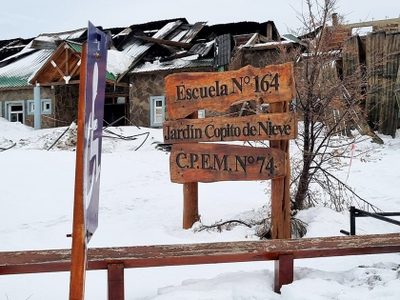 Aseguran que se puede recuperar una parte de la escuela incendiada de Caviahue, pero toda la parte superior deberá reconstruirse