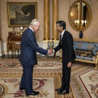 Primer ministro británico dice que el cáncer del Rey Carlos III se ha descubierto pronto