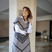 Nequi Galotti apuesta por el color en clave elegante: así se lleva la paleta burgundy en 2025