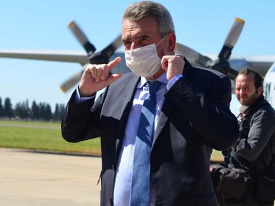 Agustín Rossi: "Las primeras dosis de la vacuna se están fraccionando para enviarlas a todo el país"