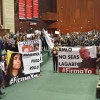 Reclamos y jaloneos entre diputados por propuesta para cancelar financiamiento público a partidos (Videos)