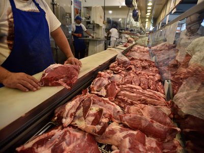 Cadena de supermercados vendía carne podrida, pertenece a la familia de Marcos Peña