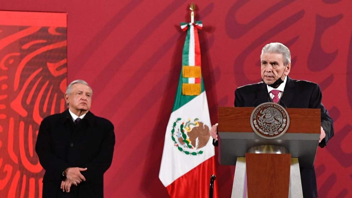 El líder de la CTM, Carlos Aceves, en la firma del acuerdo sobre el outsourcing
