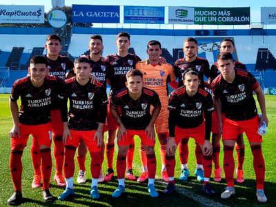 Despertó preocupación: el fuerte golpe de un jugador surgido en River durante un partido en España