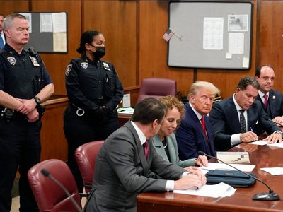 Juez pide a Trump que no incite a la población
