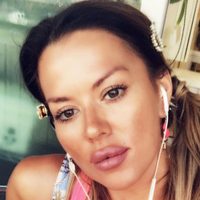 "Me están esperando": tras quedar fuera del Cantando, Karina Jelinek se va de Argentina un tiempo