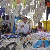 '¡De a 70 el mameluco!”, ofrece Mikel Arriola en recorrido por Tepito (Video)