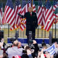 “Nunca nos rendiremos”: Donald Trump beligerante a dos semanas de la asunción