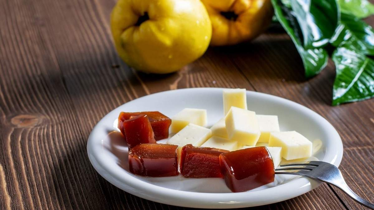 Cuadraditos de queso y membrillo. Fuente: (X)