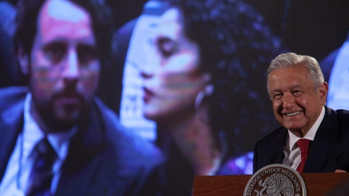 El presidente presentó las imágenes en las que se ve a la diputada perredista junto al presunto cabildero Paolo Salerno
