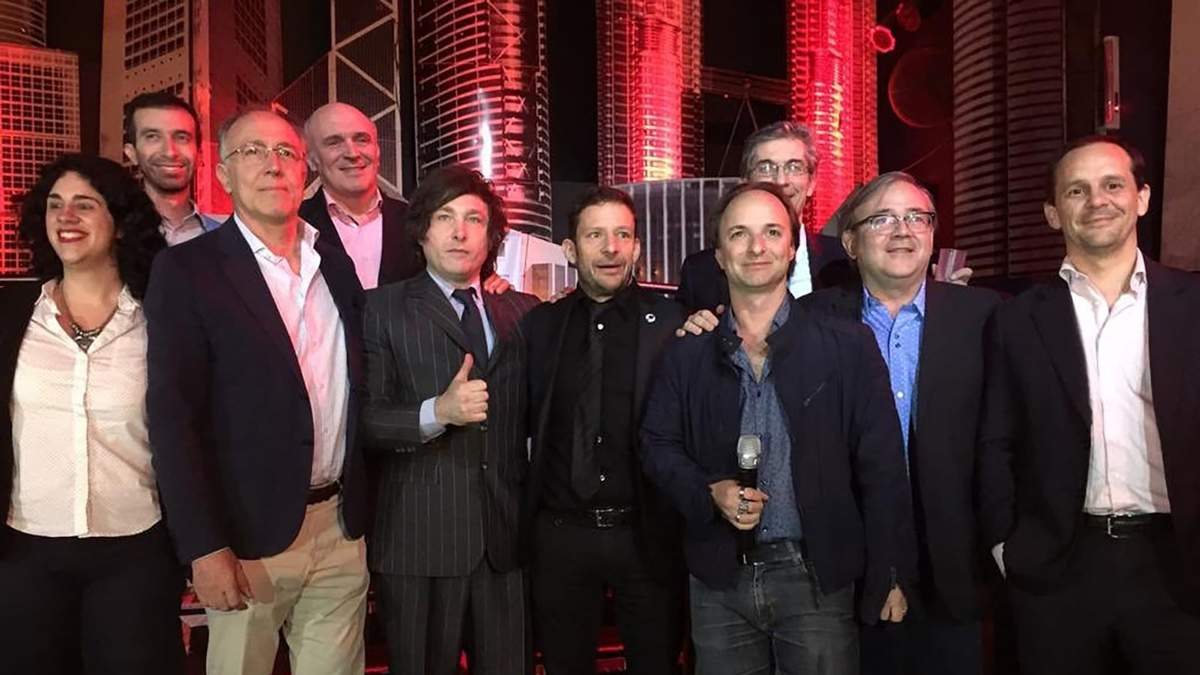 Milei y Boggiano junto a otros dirigentes de liberales. Fuente: (Twitter)
