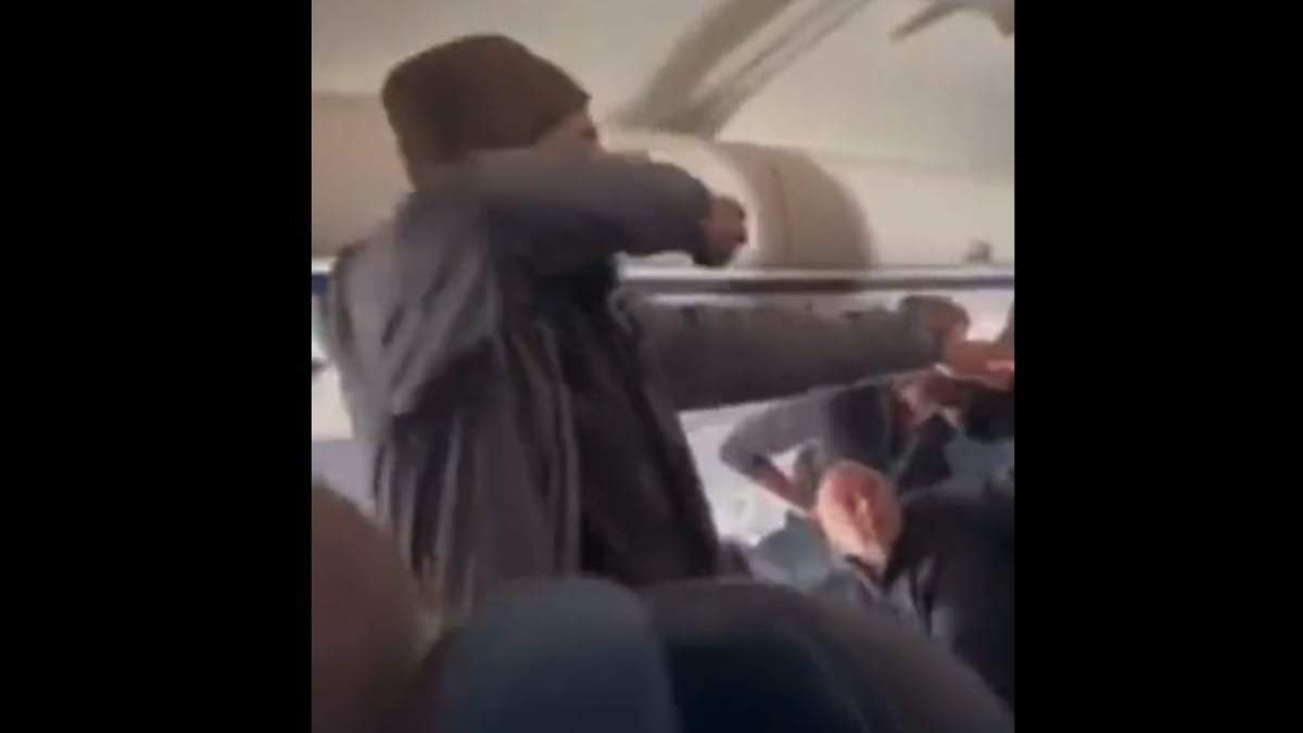 El sujeto fue detenido por otros pasajeros