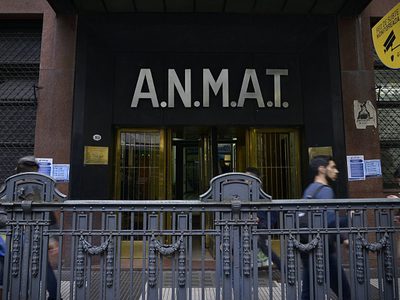 La ANMAT prohíbe la venta de un aceite de oliva y de algunos productos de limpieza