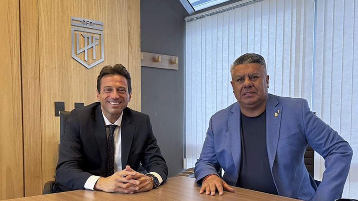 Dios los cría... Moretti, que no puede entrar a San Lorenzo, se mostró con Chiqui Tapia recientemente..