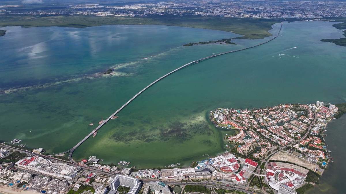 El puente vehicular Nichupté de Cancún