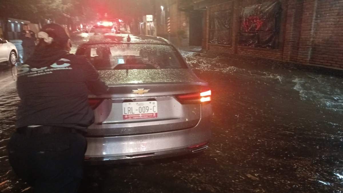 Eencharcamiento en la alcaldía Álvaro Obregón de CDMX la noche del martes