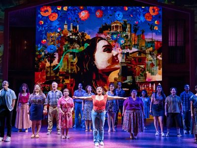 Obra chicana en Broadway, con la actriz Aline Mayagoitia, le habla a Trump sobre migración (Video)