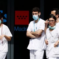 Más de 10.000 residentes podrían sumarse para reforzar el sistema de salud