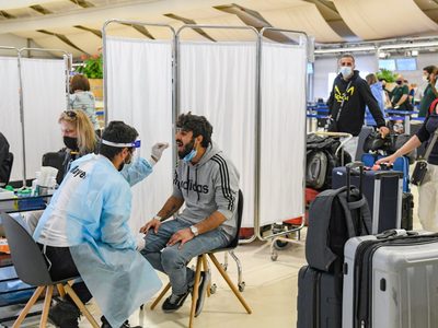 Israel notifica cerca de tres mil casos de coronavirus en un día por primera vez en tres meses