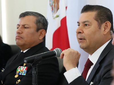 Gobernador de Puebla inaugura sección en sus conferencias para exhibir “fake news”