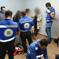 Pelean en escaleras eléctricas del Metro, provocan caída de usuarios, y huyen
