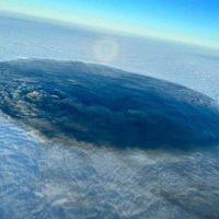 Nube tóxica cubre Ohio, Estados Unidos, tras descarrilamiento de tren cargado con cloruro de vinilo