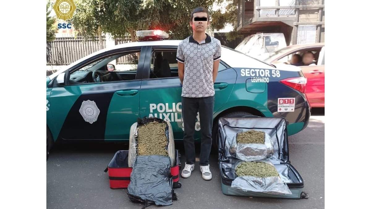 20 kilos de mariguana traía en dos maletas