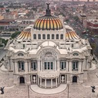 Alejandra Frausto ofrece Bellas Artes para homenaje a Vicente Fernández