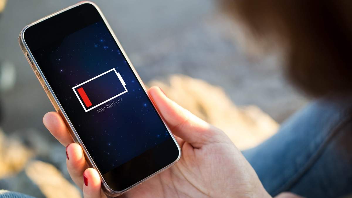 Smartphone con batería baja. Fuente: (Twitter)