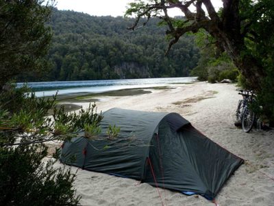 La opción de vacaciones saludables: acampar en la Cordillera patagónica