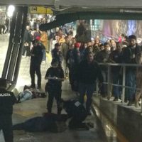 Deja dos lesionados caída de lámparas en la estación del metro Garibaldi (Video)