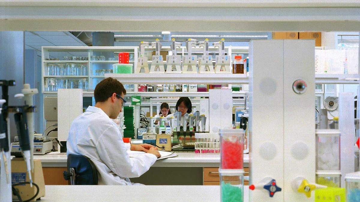 Científicos de AstraZeneca