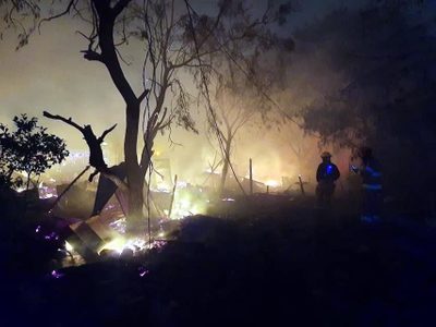 Consume el fuego ocho tejabanes en Monterrey