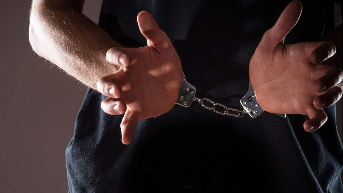 Adolescente desaparecido se integró voluntariamente un cártel en Nuevo León; fue detenido tras ataque armado e incendio en lote de autos.