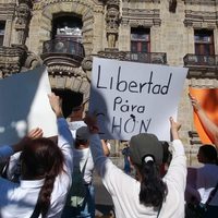 Habitantes de Teuchitlán marchan en defensa de su alcalde, ligado al rancho Izaguirre