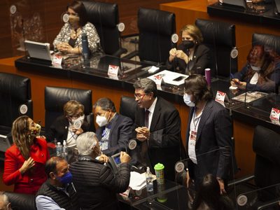 El Senado avala la nueva ley de la FGR con votos bajo protesta de morenistas