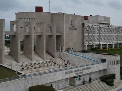 Un padre entrega a su hijo adolescente acusado del feminicidio de una menor de 13 años