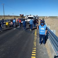 Trabajadores del EPAS cortan la ruta 22 en Arroyito