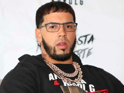 ¡FURIOSO! Anuel AA arremete contra todo en Instagram. ¿Qué pasó con Karol G?