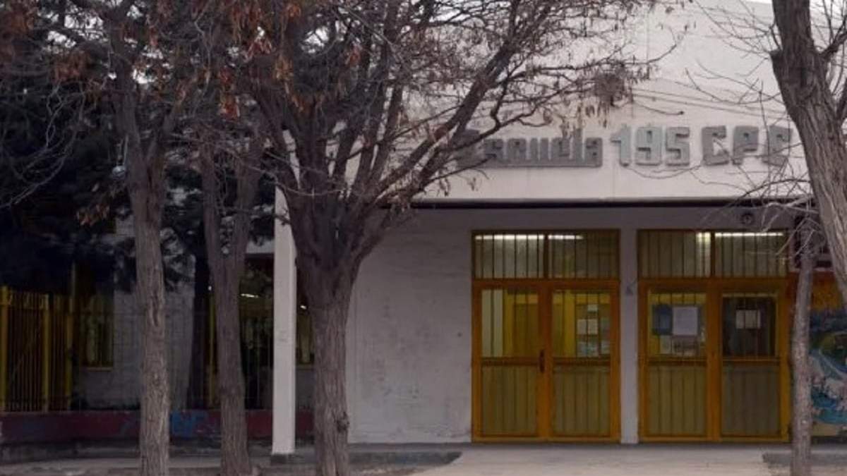 La denuncia por fuga de gas afecta a la escuela 195.