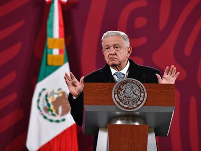 AMLO confirma renuncia de director de Senasica que llevaba 30 años en el cargo: "ya se necesitaba"