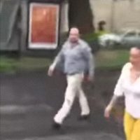 Exhiben en redes a #LordDodge; agrede a un ciclista y huye (Video)