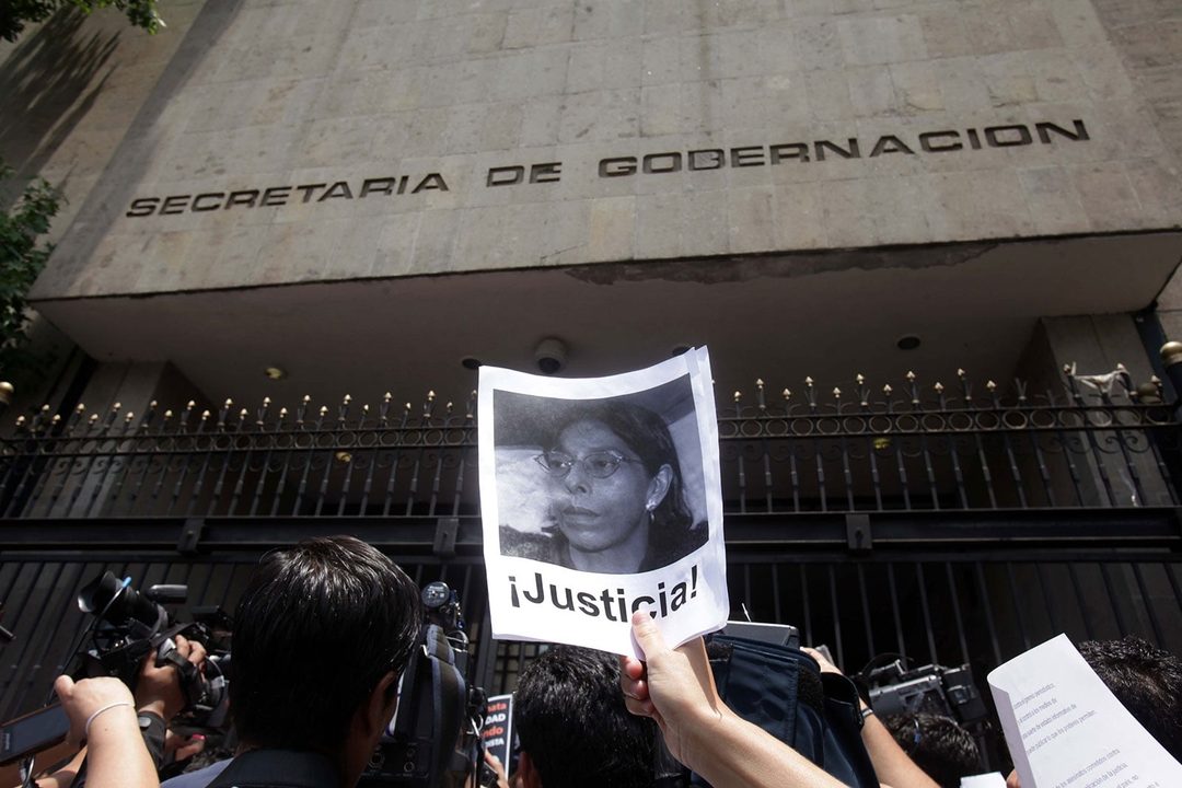 238668-10ad8438468eb8b2c_pf-3637120405_periodistas_11_gc