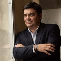 Omar De Marchi quiere que la ley de hidrocarburos incluya a los estacioneros