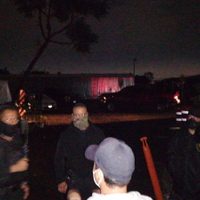 Con armas en mano, agentes de la Fiscalía de Jalisco desalojan a estudiantes del Parque Huentitán