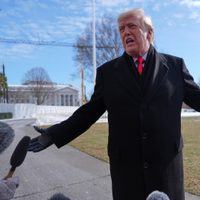 Trump asegura que "una flota mayor" que la enviada a Venezuela va hacia Irán y amenaza con atacar