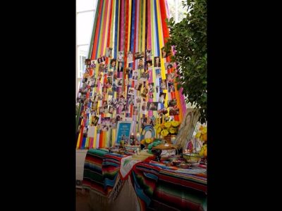 Casa Blanca monta ofrenda por el Día de Muertos; invita a latinos a llevar fotos de sus familiares