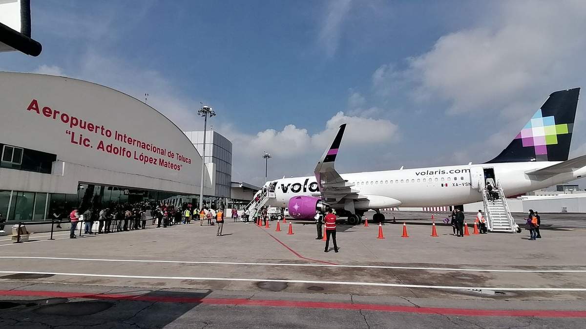 Avión de Volaris en Toluca