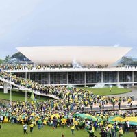 AMLO sale en defensa de Lula y condena "intento golpista" de seguidores de Bolsonaro en Brasil