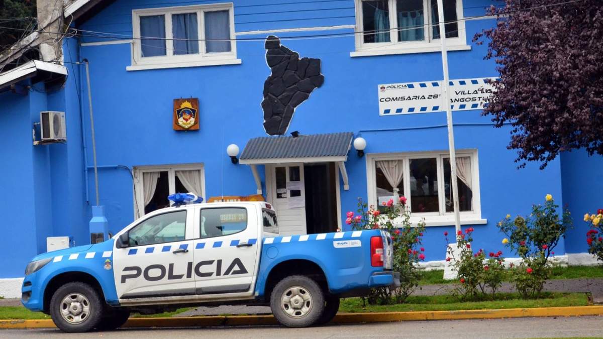 Policía de Villa La Angostura. Fuente: (Facebook)